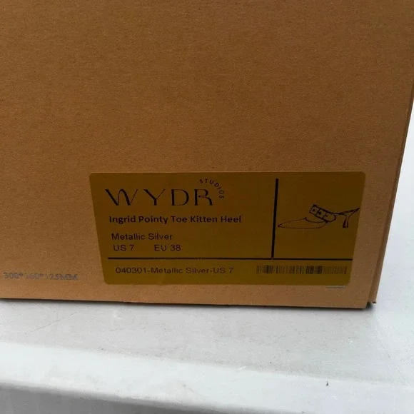 New Wydr US 7 Metallic Silver Ingrid Pointy Toe Kitten Heels - Picture 9 of 9
